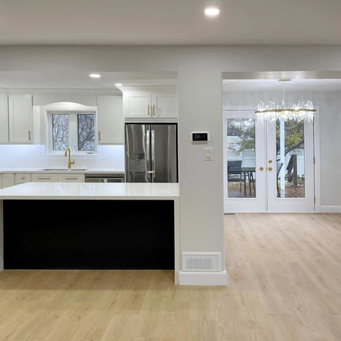 Kitchens and dining rooms. A London Ontario home and kitchen renovation project by Brothers Construction 3 Inc.